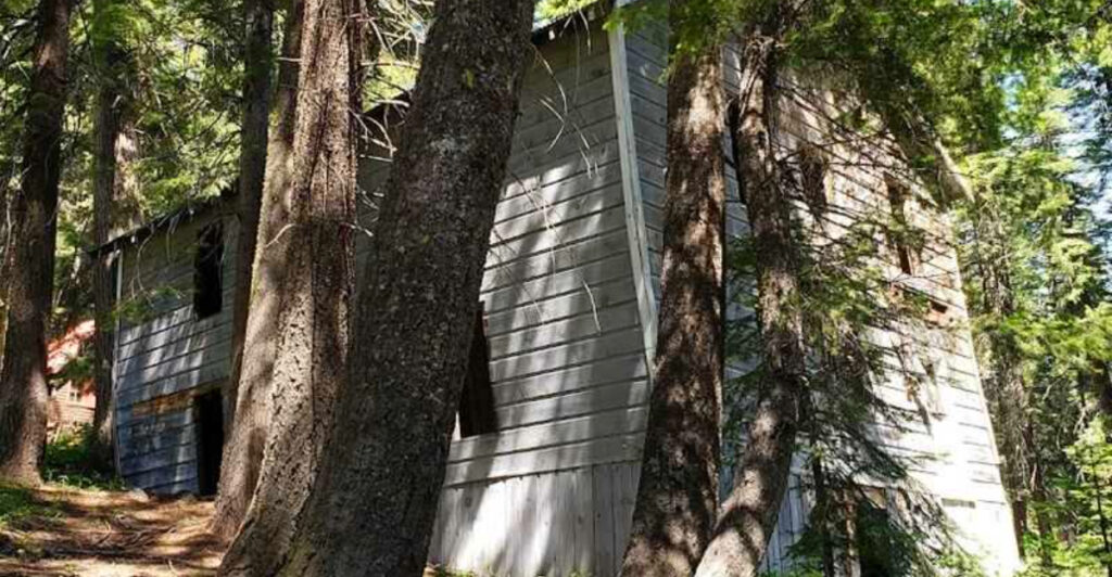 Explore 10 Oregon Ghost Towns on a Road Trip Filled With Mystery, Legends, and Eerie Ruins