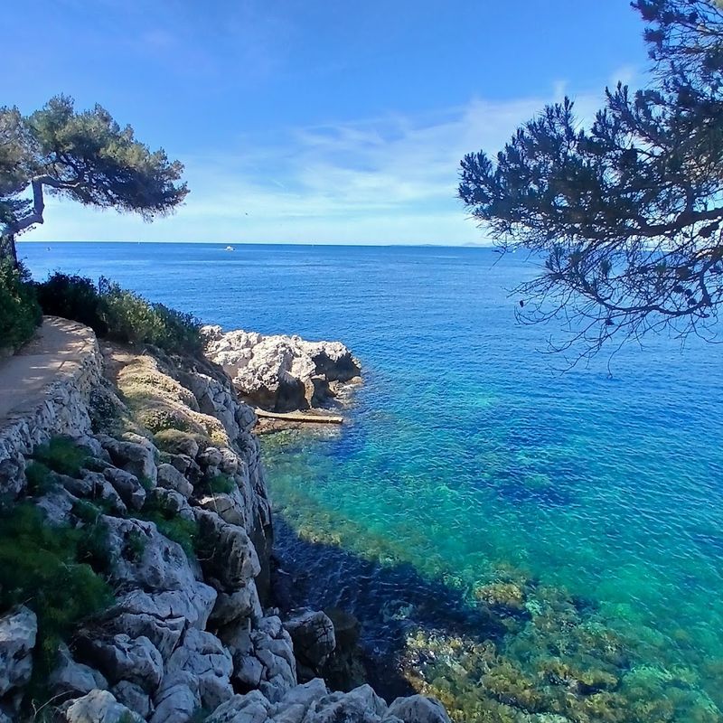 Explore Saint-Jean-Cap-Ferrat Explore Saint-Jean-Cap-Ferrat