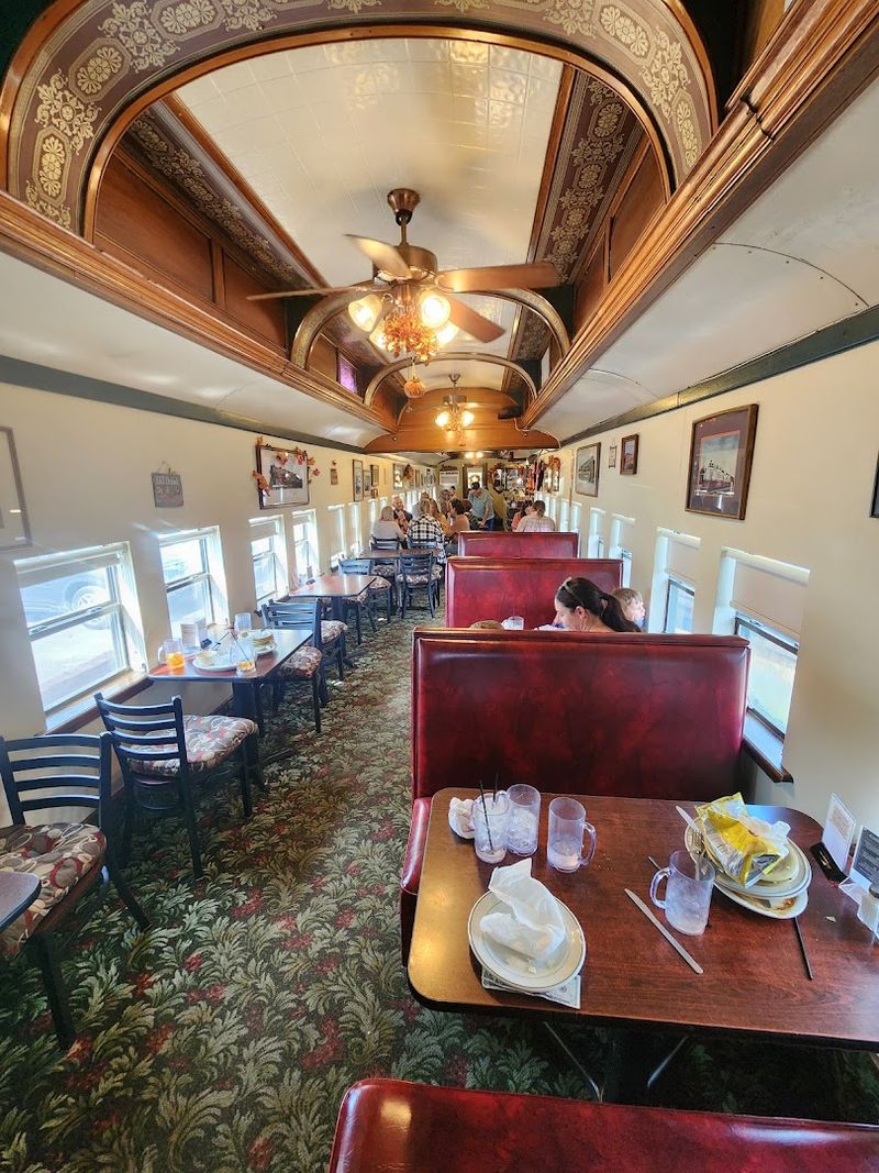 First Impressions Inside the Dining Car