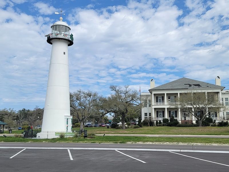 Free Parking and Easy Access Along the Waterfront