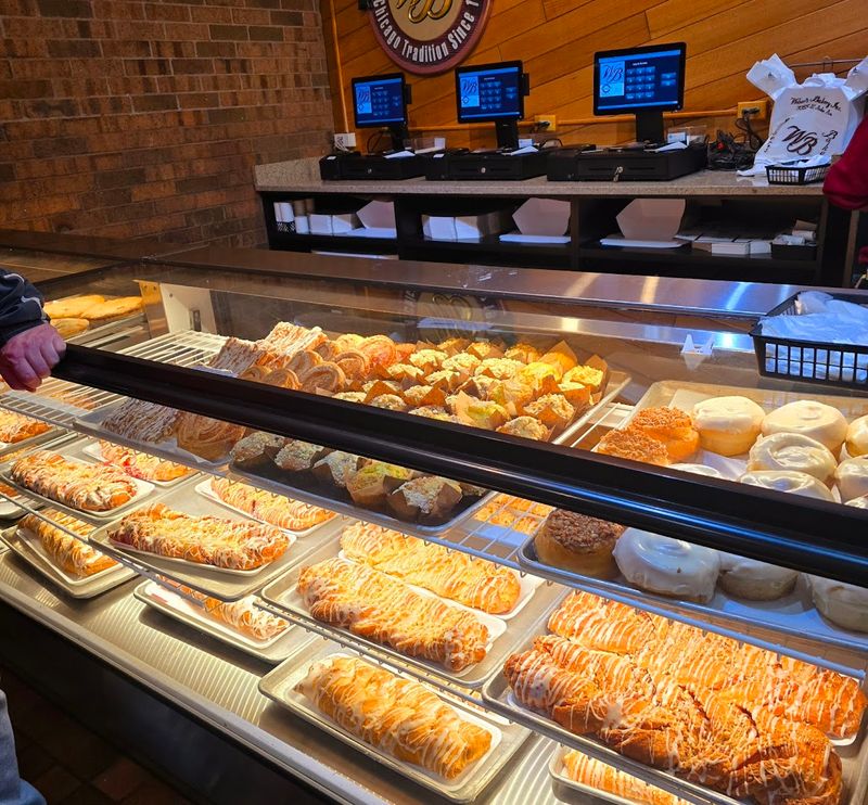 Fresh Bread and the Everyday Staples That Keep People Coming Back Fresh Bread and the Everyday Staples That Keep People Coming Back