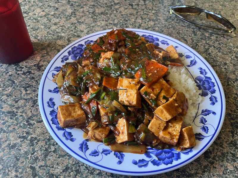 Fresh Ingredients, Thick Sauces, and Flavors That Linger Fresh Ingredients, Thick Sauces, and Flavors That Linger