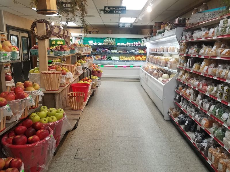 Fresh Produce and Seasonal Selections Fresh Produce and Seasonal Selections