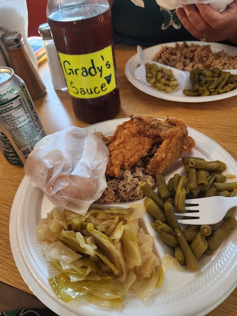 Fried Chicken That Steals the Spotlight Fried Chicken That Steals the Spotlight