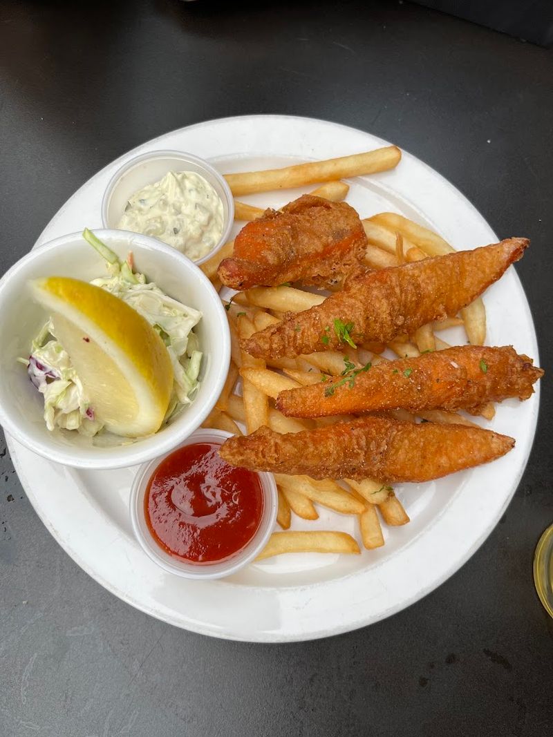 Fried Seafood Done With Old-School Confidence Fried Seafood Done With Old-School Confidence