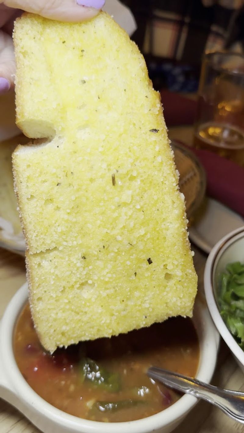 Garlic Bread That Arrives by the Loaf