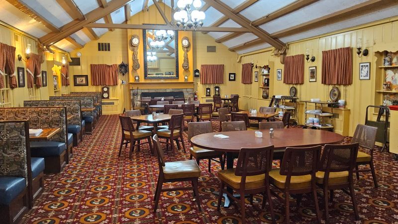Generations of Memories Tied to One Dining Room Generations of Memories Tied to One Dining Room