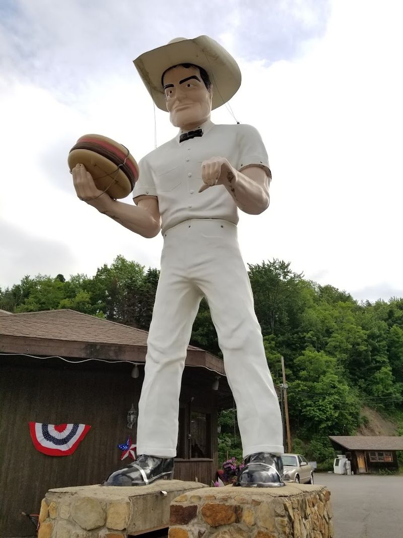 Giant Cowboy, Kittanning, Pennsylvania