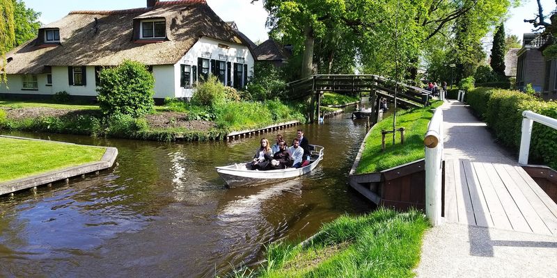 Giethoorn, Netherlands Giethoorn, Netherlands