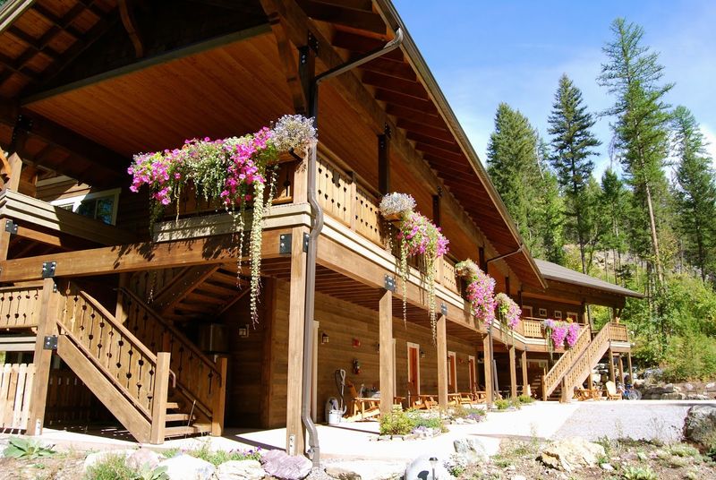 Glacier Guides Lodge (West Glacier, Montana) Glacier Guides Lodge (West Glacier, Montana)