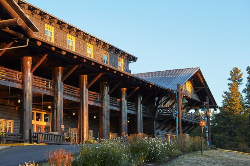 Glacier Park Lodge (East Glacier Park, Montana) Glacier Park Lodge (East Glacier Park, Montana)
