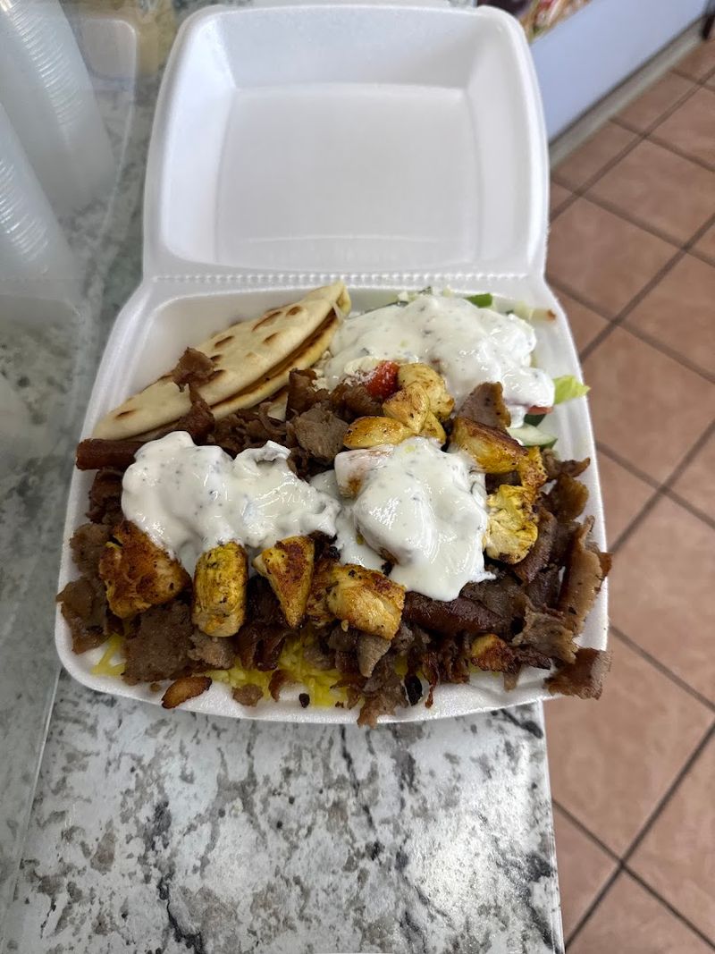 Gyro Platters That Are Built to Fill You Up