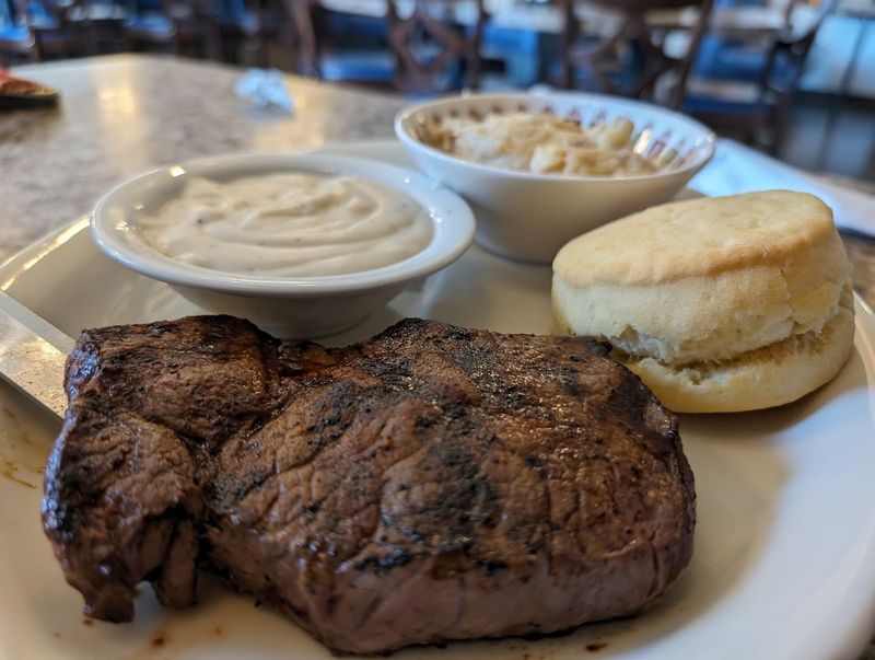 Hand-Cut Steaks That Hold Their Own at Dinner