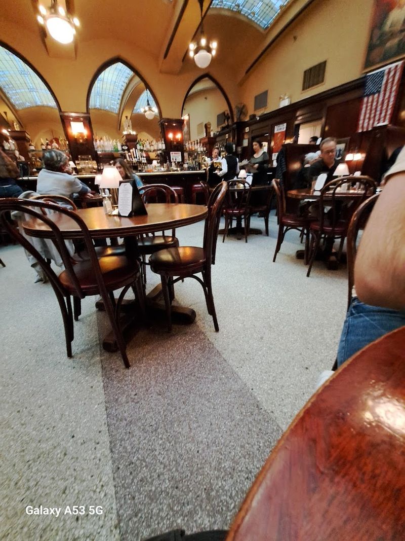 Happy Hour, Daily Deals, and When to Visit