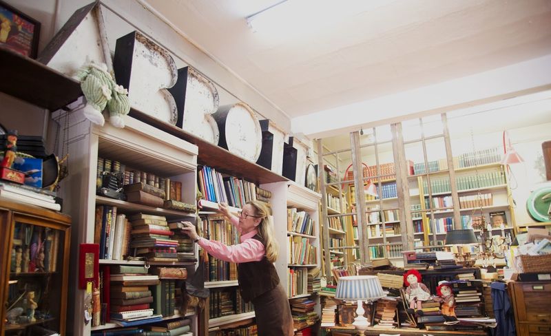 Hattie & Nan's Antiques & Books, Huntington, West Virginia Hattie & Nan's Antiques & Books, Huntington, West Virginia
