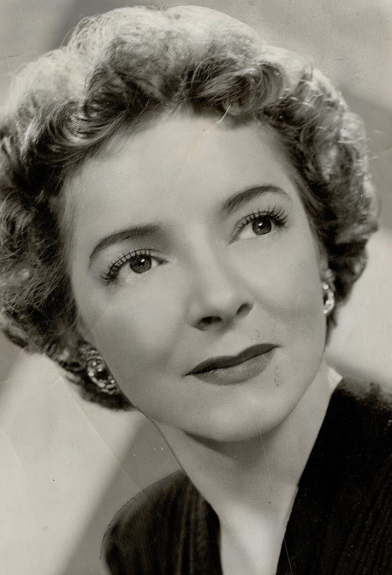 Helen Hayes: The First Woman to Join the EGOT Club Helen Hayes: The First Woman to Join the EGOT Club