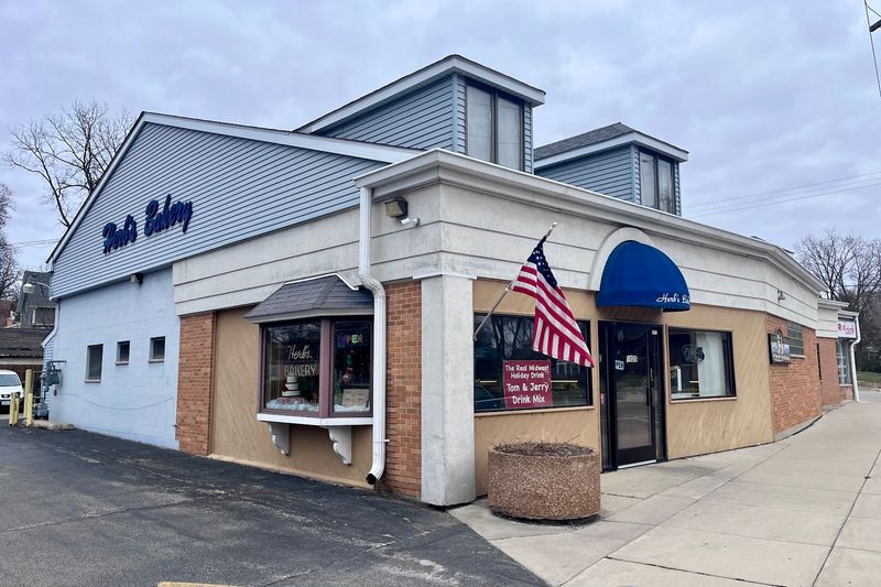 Herb's Bakery — Elburn, Illinois Herb's Bakery — Elburn, Illinois