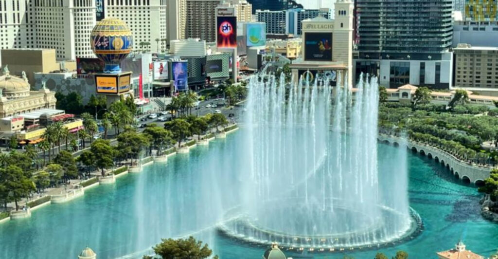 Hidden on the Strip Is a Fountain Show That Still Leaves Visitors Speechless