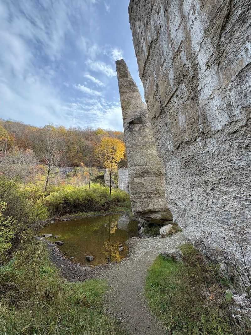 Hiking Trails Through a Valley Full of History Hiking Trails Through a Valley Full of History
