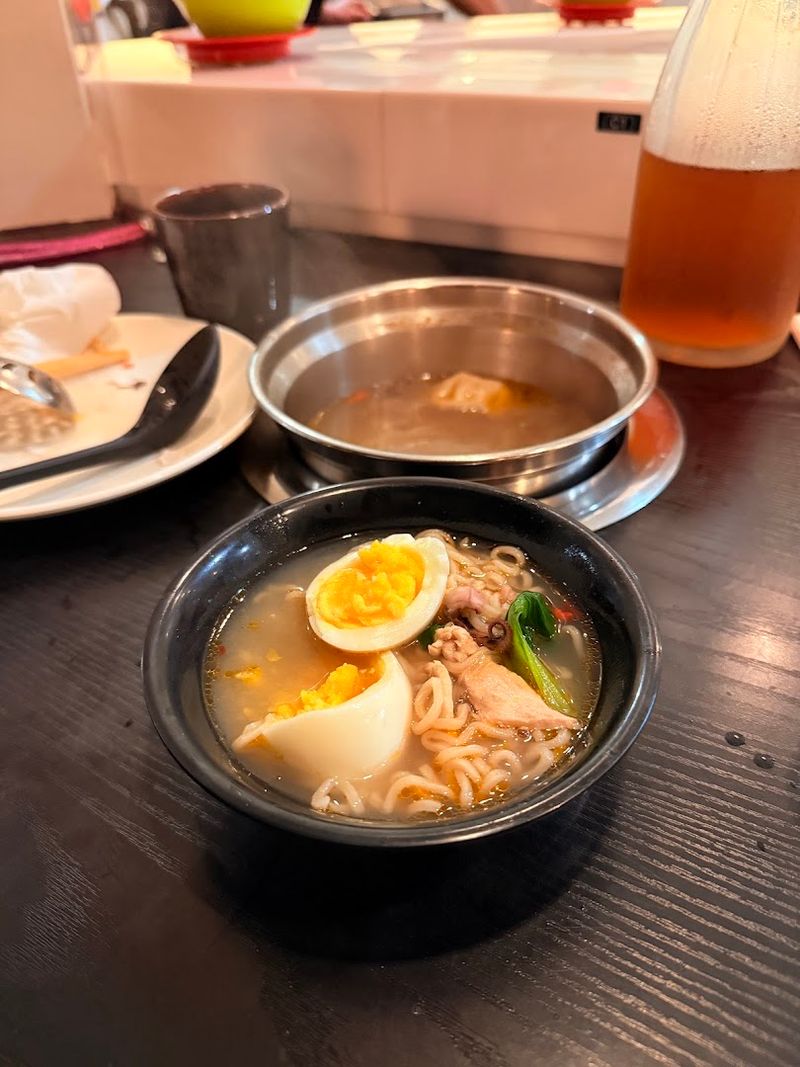 Hot Pot for First-Timers: What the Experience Actually Feels Like Hot Pot for First-Timers: What the Experience Actually Feels Like