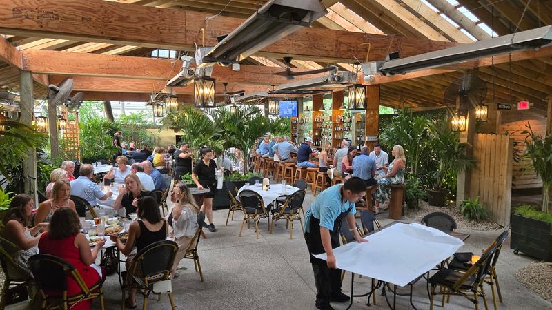 Hours, Reservations, and When to Go