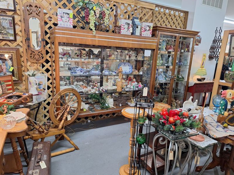 How Galena Antique Mall Compares to Other Midwest Stops