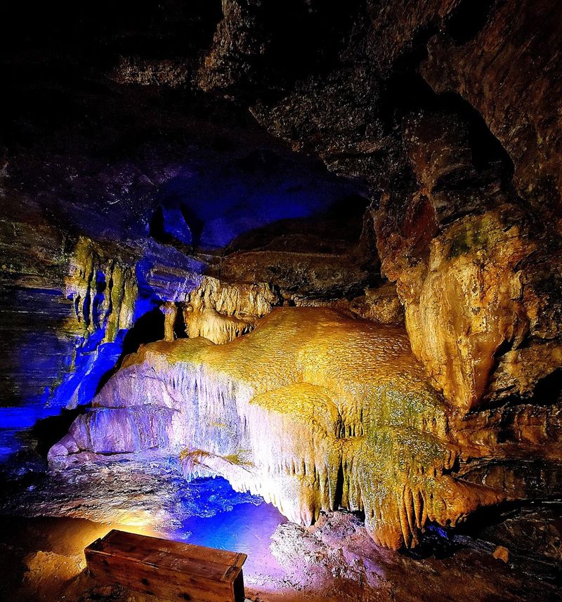 How Secret Caverns Compares to Nearby Howe Caverns How Secret Caverns Compares to Nearby Howe Caverns