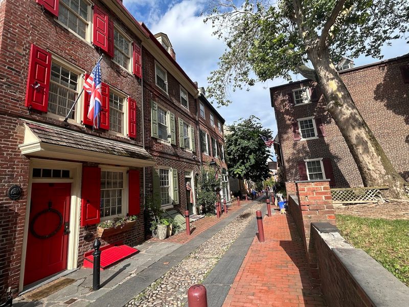 How the Alley Survived Three Centuries of Change How the Alley Survived Three Centuries of Change