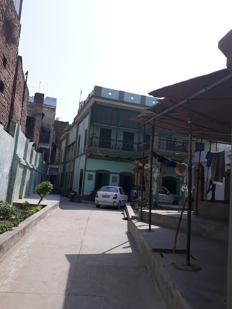 How the Place Feels From the Outside How the Place Feels From the Outside