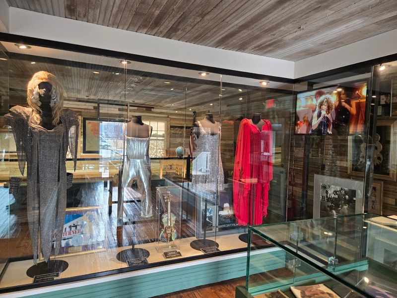Iconic Costumes and Glittering Memorabilia Iconic Costumes and Glittering Memorabilia