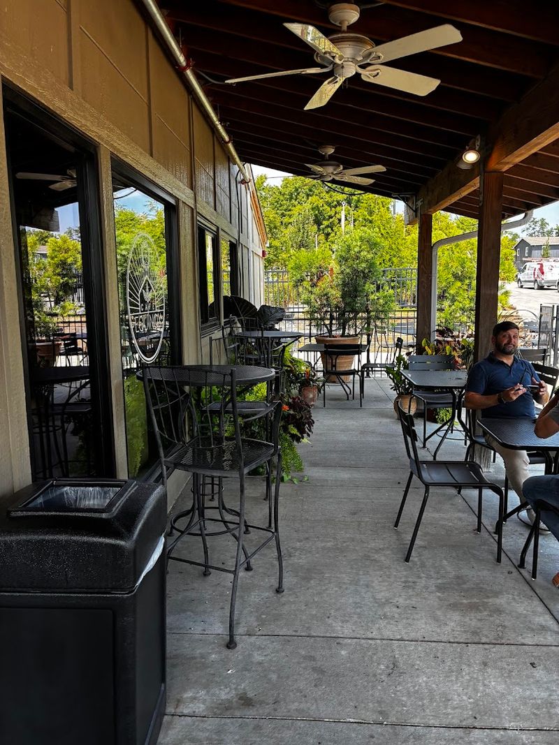 Indoor and Outdoor Seating Options for Every Kind of Visit Indoor and Outdoor Seating Options for Every Kind of Visit