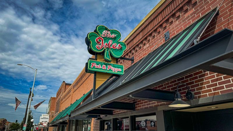 Isles Pub & Pizza, Lincoln, Nebraska Isles Pub & Pizza, Lincoln, Nebraska