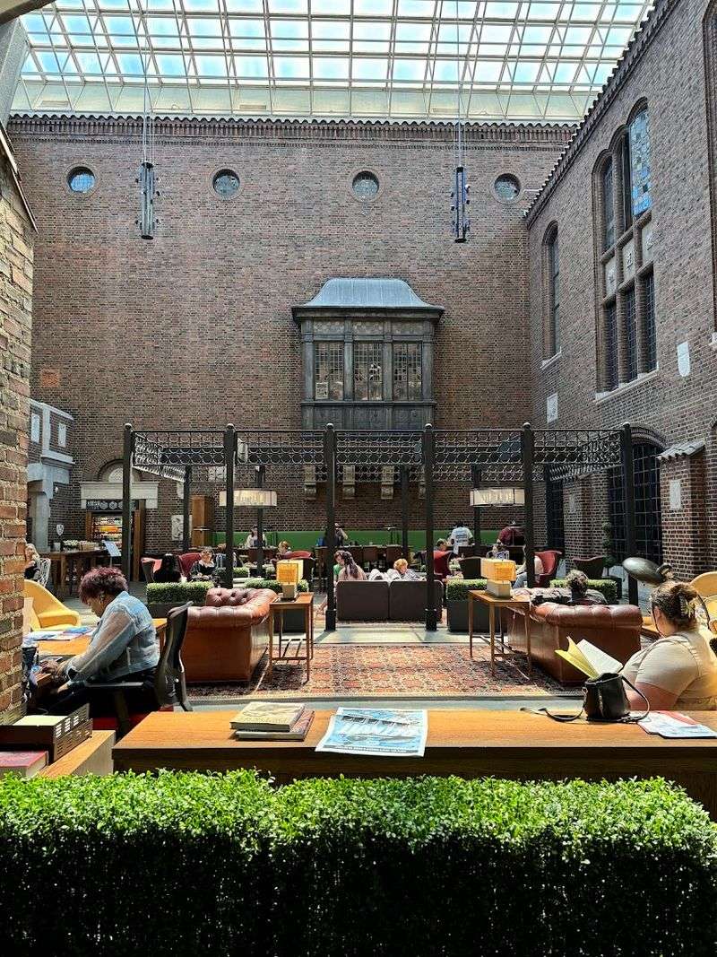 Kresge Court and the Cafe Worth the Detour Kresge Court and the Cafe Worth the Detour