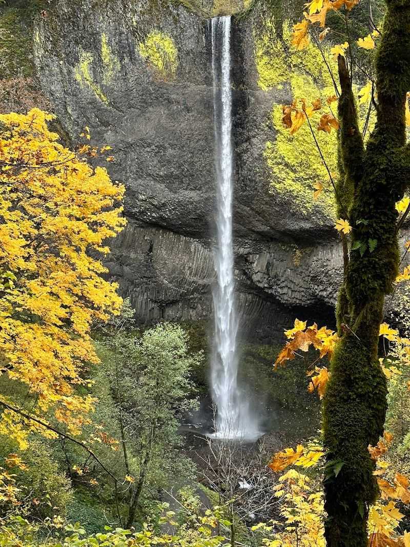 Latourell Falls — Columbia River Gorge, Oregon Latourell Falls — Columbia River Gorge, Oregon