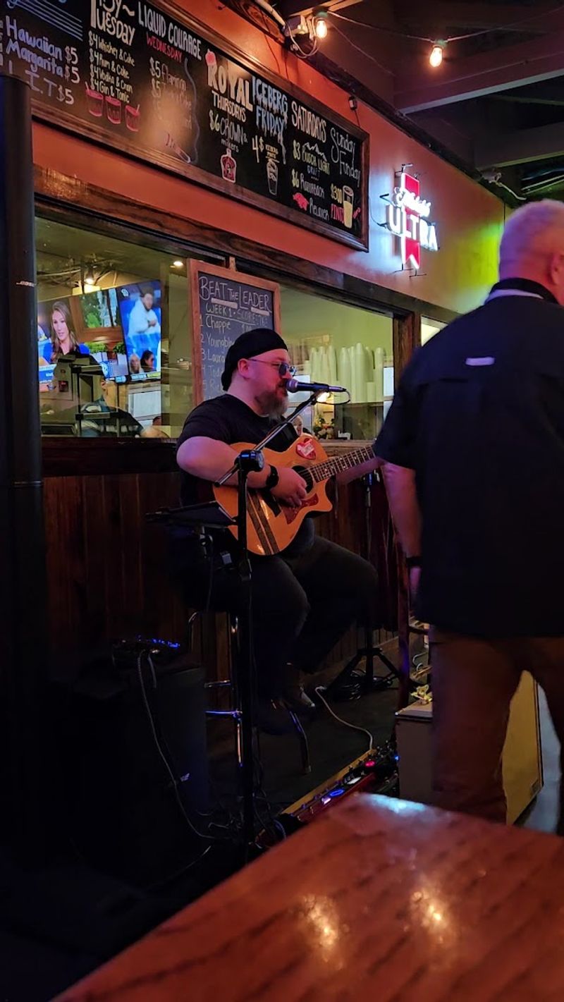 Live Music Nights That Change the Whole Energy