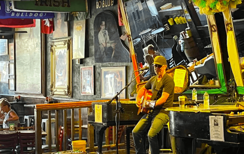 Live Music That Runs From Noon to Night Live Music That Runs From Noon to Night