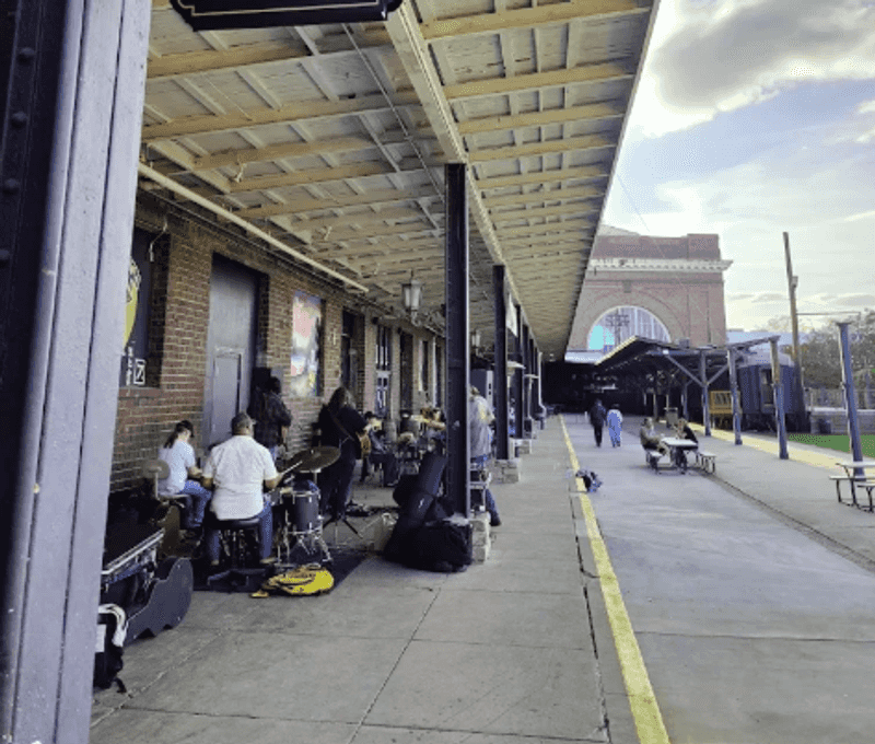 Live Music and Entertainment on the Grounds