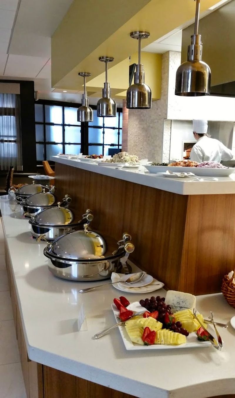 Lunch Buffet That Punches Well Above Its Price Lunch Buffet That Punches Well Above Its Price