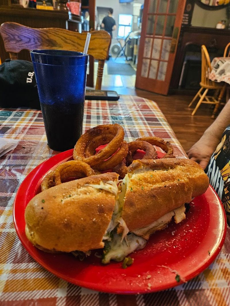 Lunch Favorites That Keep People Coming Back Lunch Favorites That Keep People Coming Back