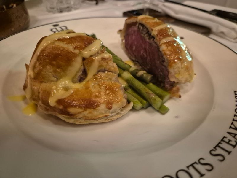 Lunch at a Steakhouse That Takes Midday Seriously Lunch at a Steakhouse That Takes Midday Seriously