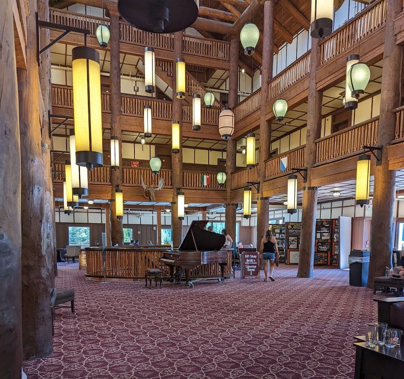 Many Glacier Hotel (Many Glacier, Montana) Many Glacier Hotel (Many Glacier, Montana)
