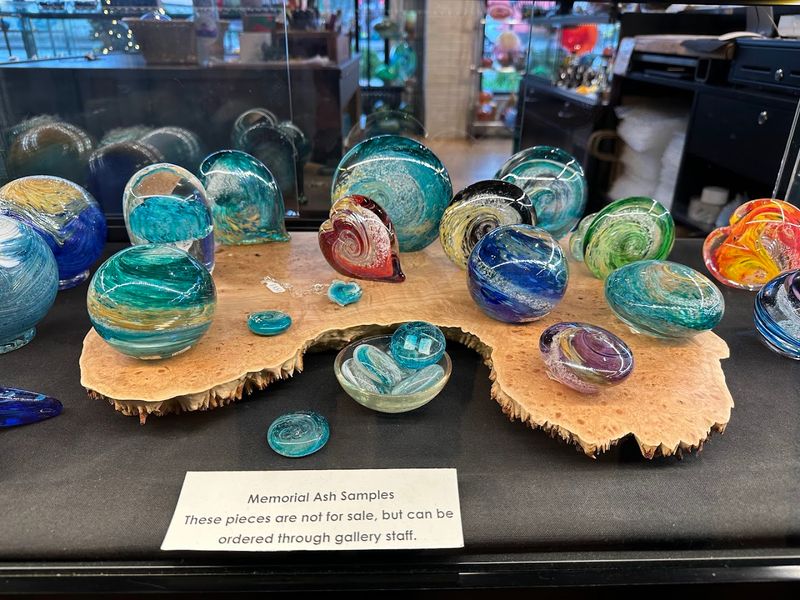 Memorial Glass: A Deeply Personal Service Memorial Glass: A Deeply Personal Service