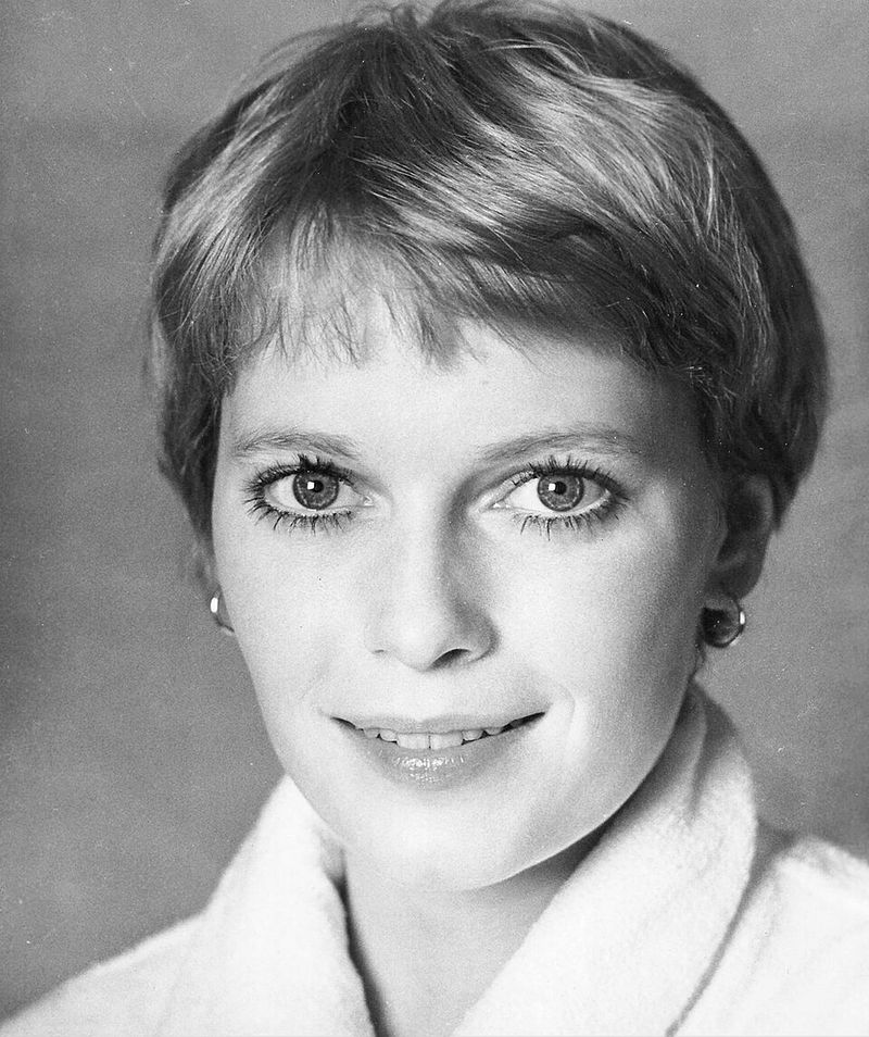Mia Farrow: The Actress Whose Pixie Cut Became a Style Statement Mia Farrow: The Actress Whose Pixie Cut Became a Style Statement