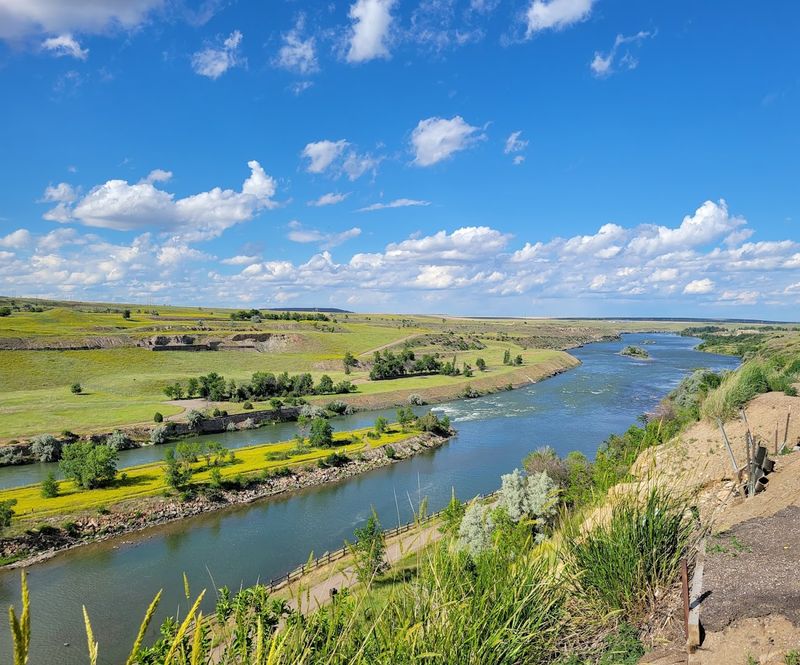 Miles of Trails That Follow the Missouri River
