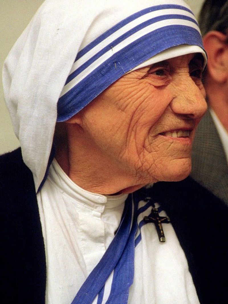 Mother Teresa (1910–1997) Mother Teresa (1910–1997)