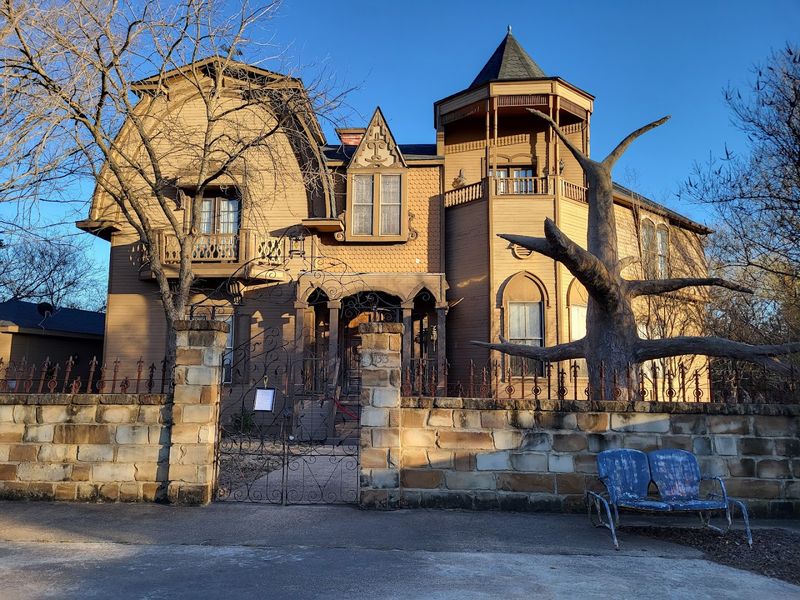 Munster Mansion (Waxahachie)