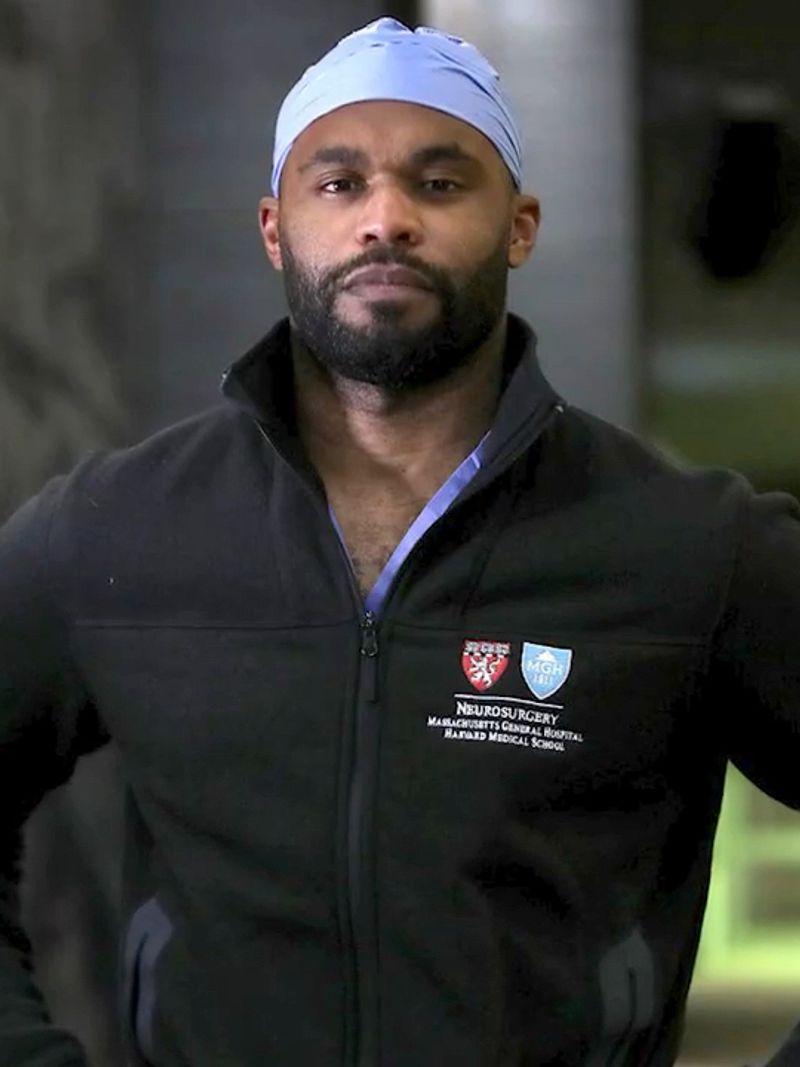 Myron Rolle: From NFL Safety to Pediatric Neurosurgeon Myron Rolle: From NFL Safety to Pediatric Neurosurgeon
