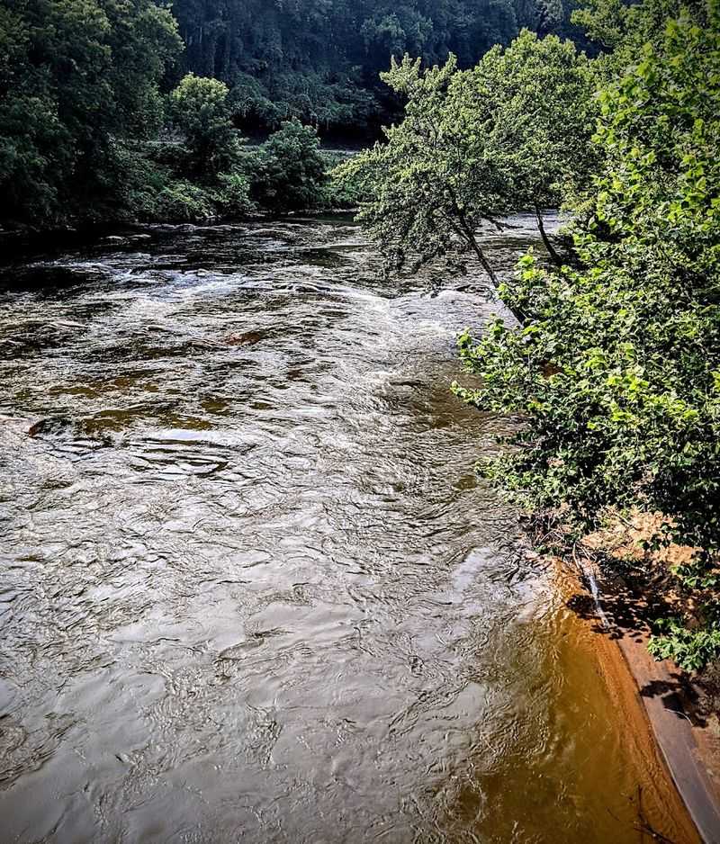 Nantahala Gorge: A Canyon That Commands Respect Nantahala Gorge: A Canyon That Commands Respect