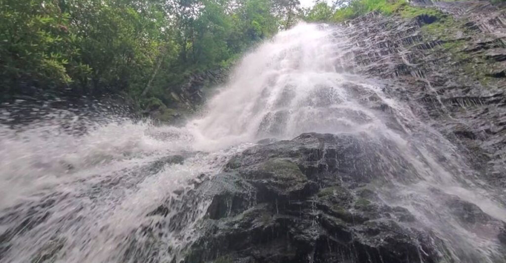 North Carolina’s 120-Foot Waterfall Is Reached by a Stairway Most Visitors Never Forget