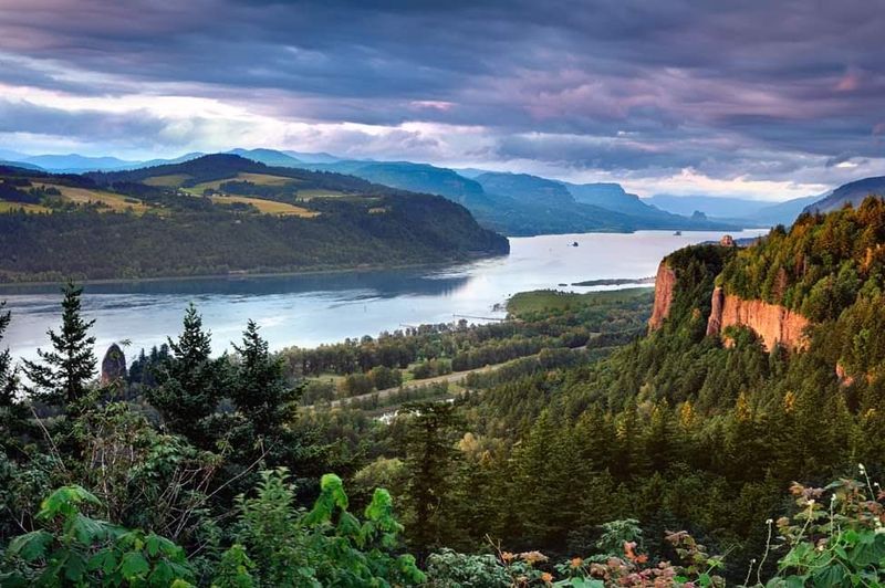 Old Cascade Locks Powerhouse Ruins — Where Industry Met the Columbia River Gorge